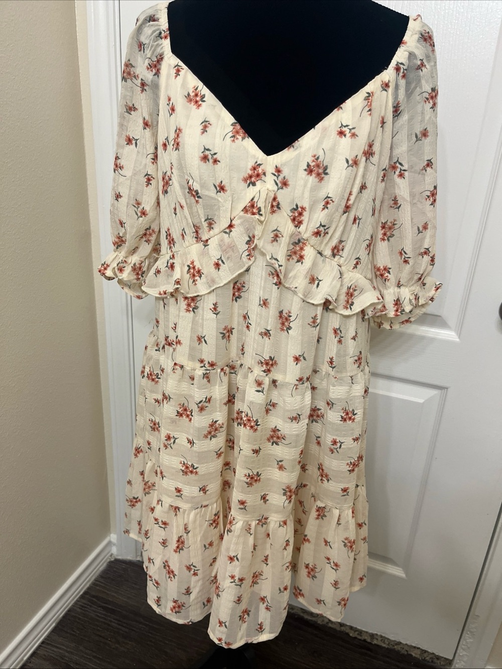 NWOT Trixxi Los Angeles Floral Ruffle Midi Dress in Cream Rust Floral Print